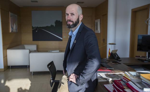 El epidemiólogo Reinhard Walmann, instantes después de tomar posesión del cargo de director general de Salud Pública. 