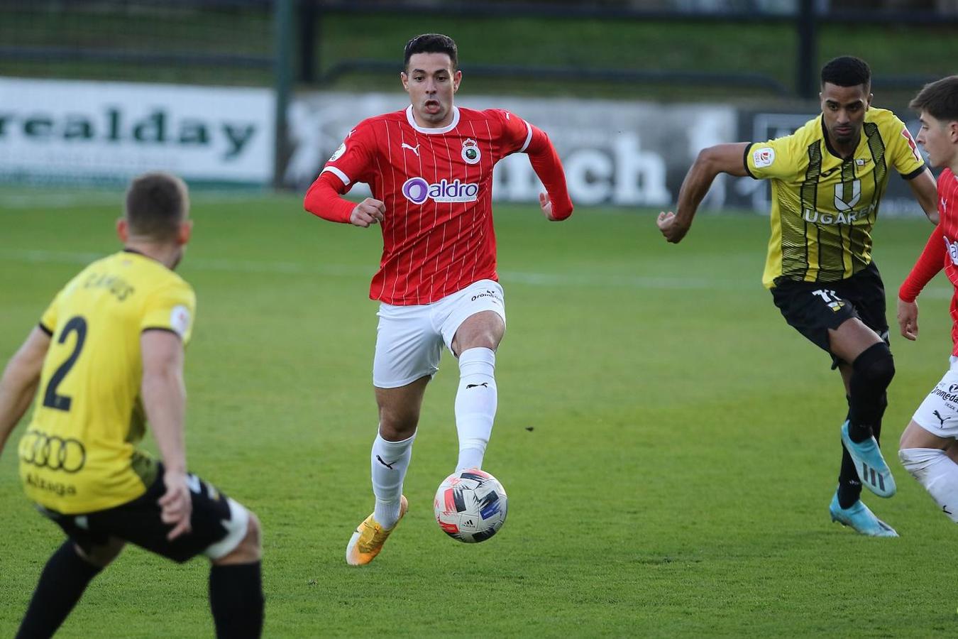 El Racing se impone en La Florida al Portugalete (0-1) gracias al gol de Bustos desde el punto de penalti