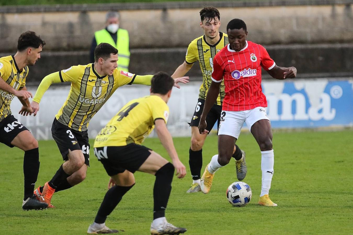 El Racing se impone en La Florida al Portugalete (0-1) gracias al gol de Bustos desde el punto de penalti