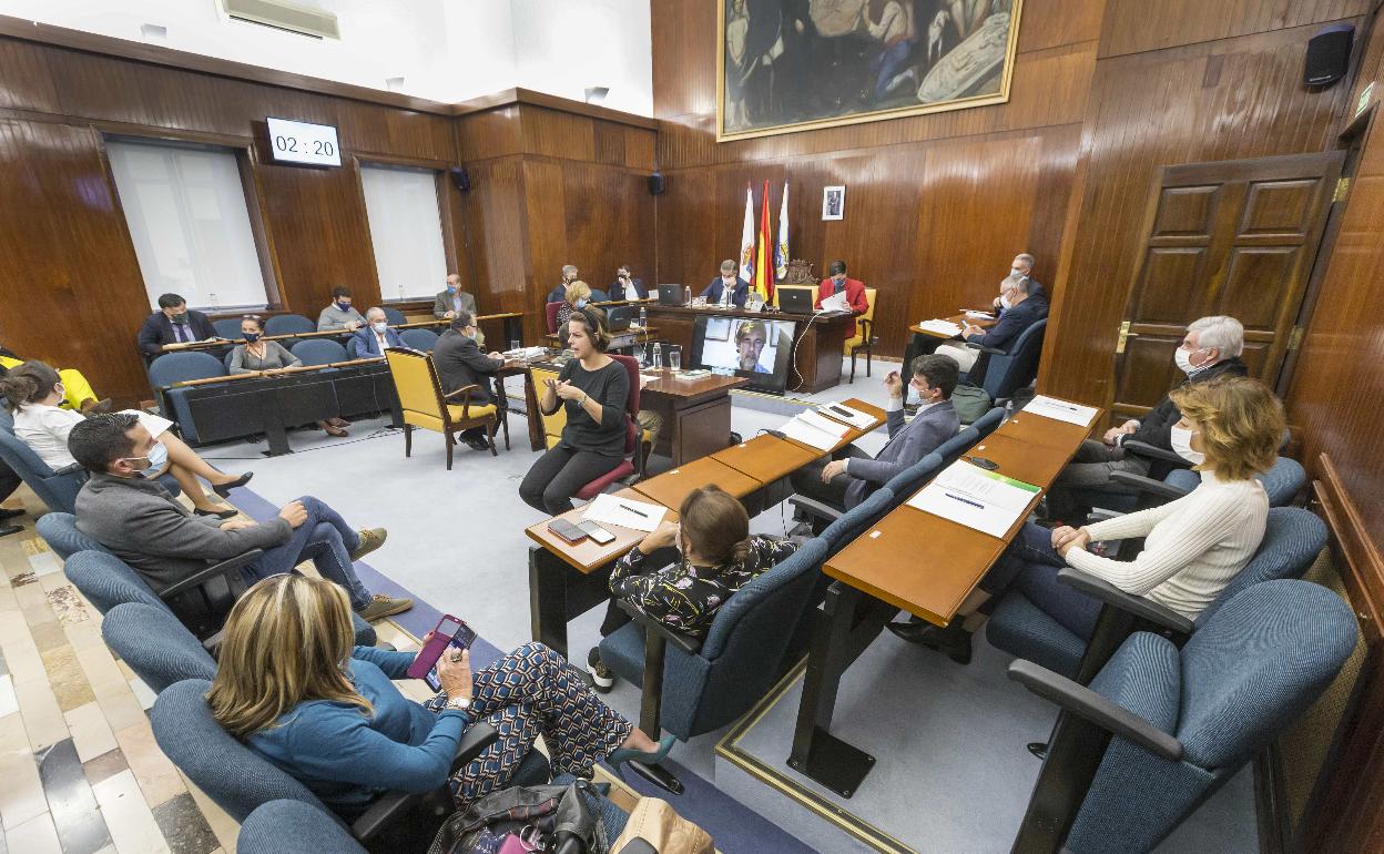 Imagen de archivo de un pleno en el Ayuntamiento de Santander
