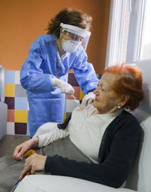 Imagen secundaria 2 - Ajetreo y «nervios» detrás del pinchazo