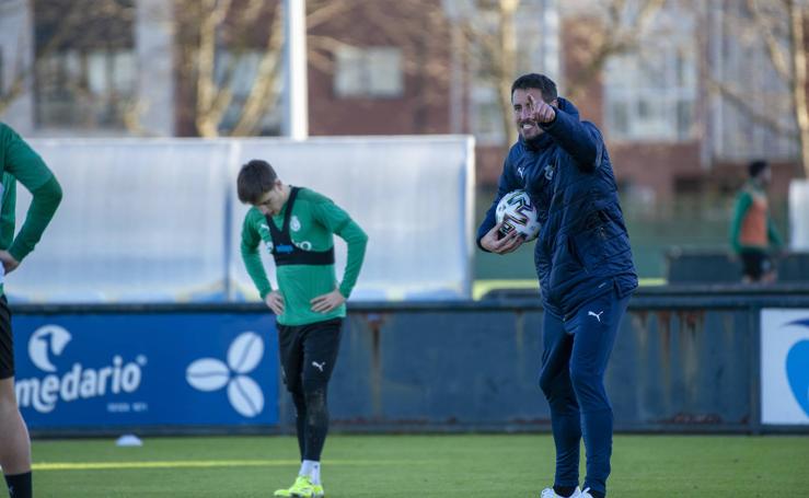 El Racing prepara el partido ante el Athletic B con las bajas de Bustos y Ceballos