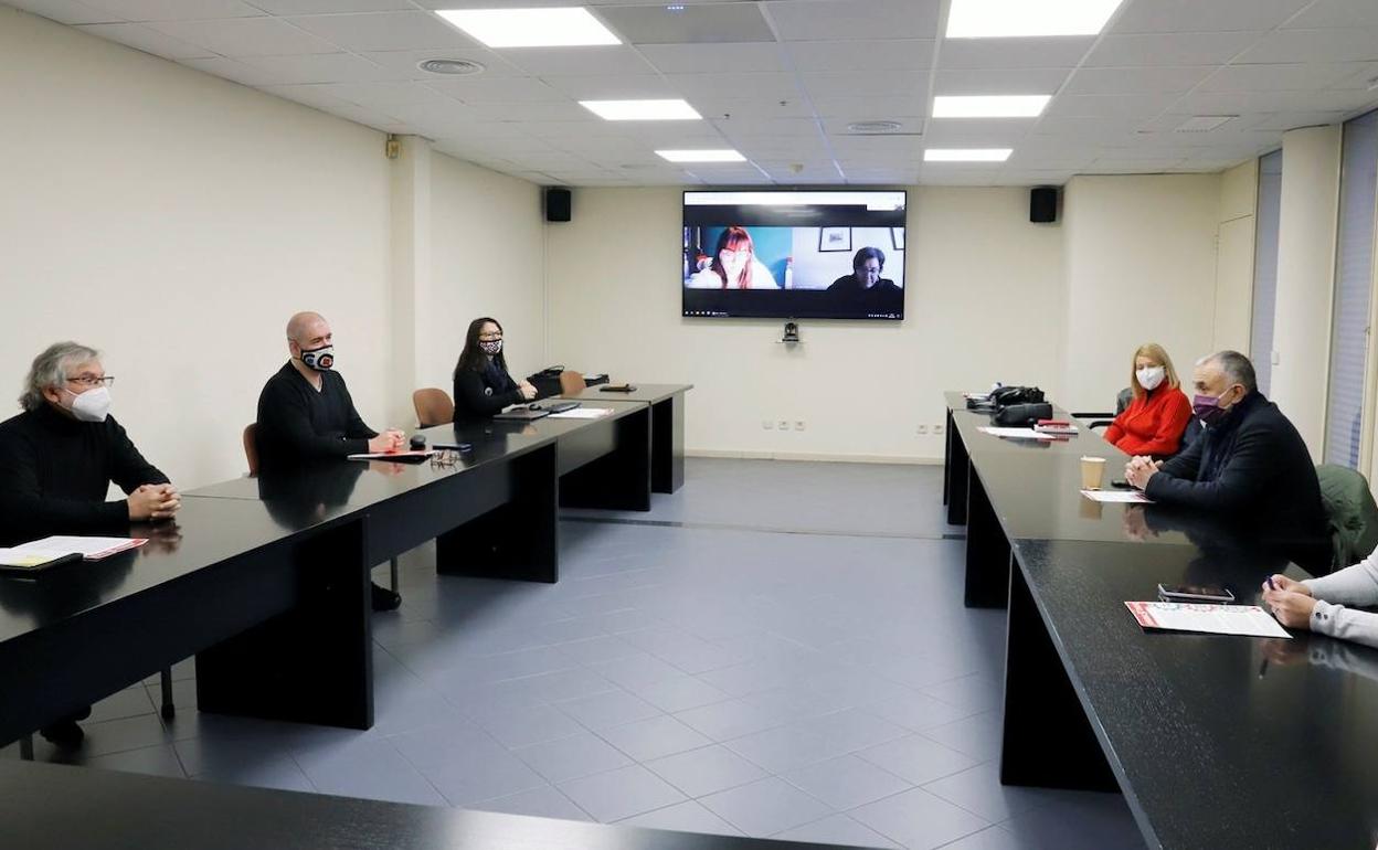 Unai Sordo (2i) y Pepe Álvarez (2d), durante la reunión de las ejecutivas de ambos sindicatos.