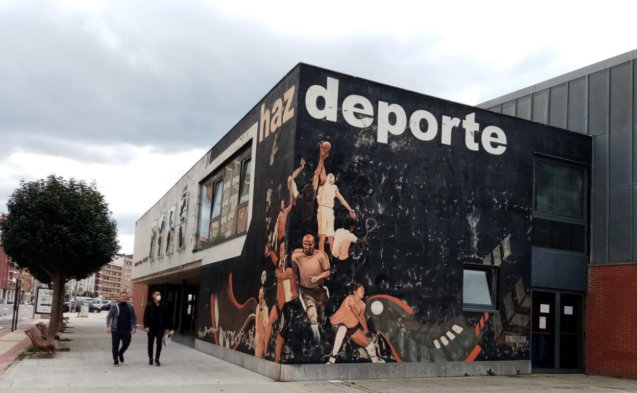 Exterior del Polideportivo Municipal Pachi Torre.