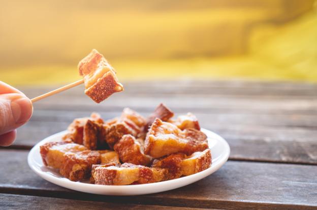 El torrezno, de comida de pastores a la alta cocina