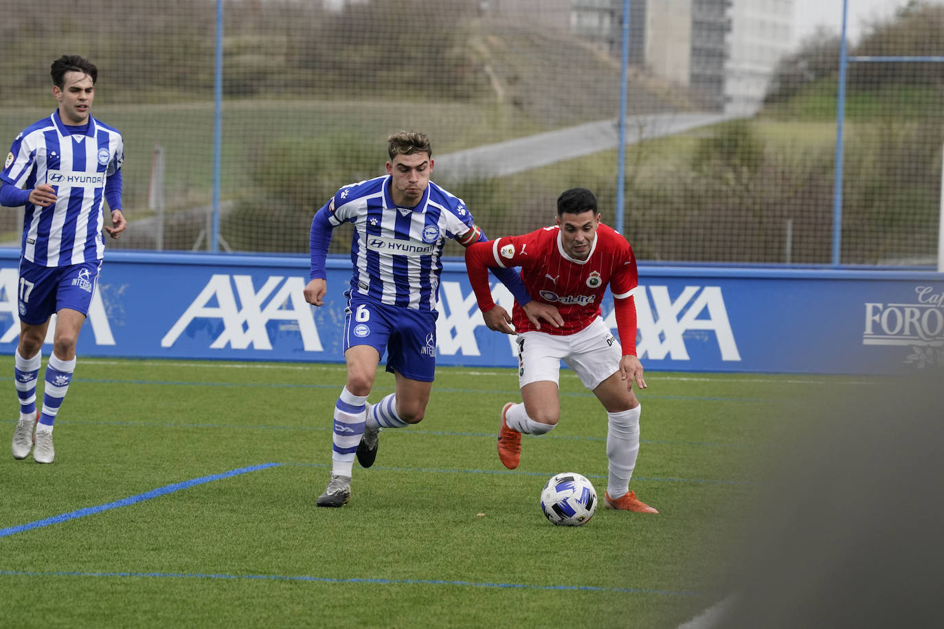 El Racing golea al Alavés B, en la segunda victoria de Solabarrieta como entrenador.