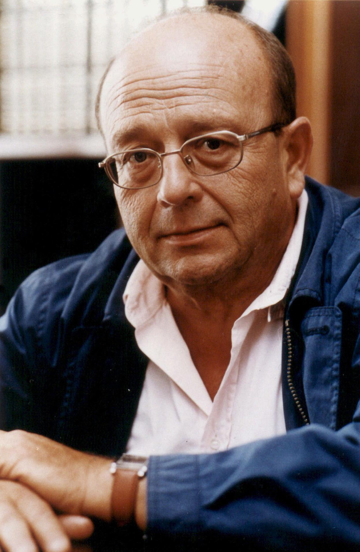 Vázquez Montalbán, «obrero de la cultura», poeta sobre todo. mondadori