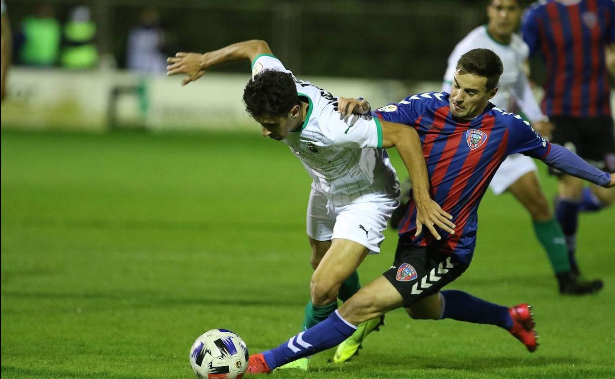 Imagen de archivo del partido de ida entre el Leioa y el Racing, disputado en Sarriena.