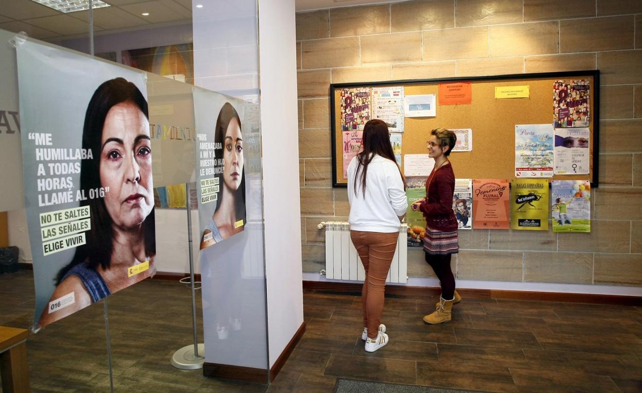 Hall de entrada de la oficina municipal Espacio Mujeres, ubicada en el barrio de El Zapatón. luis palomeque