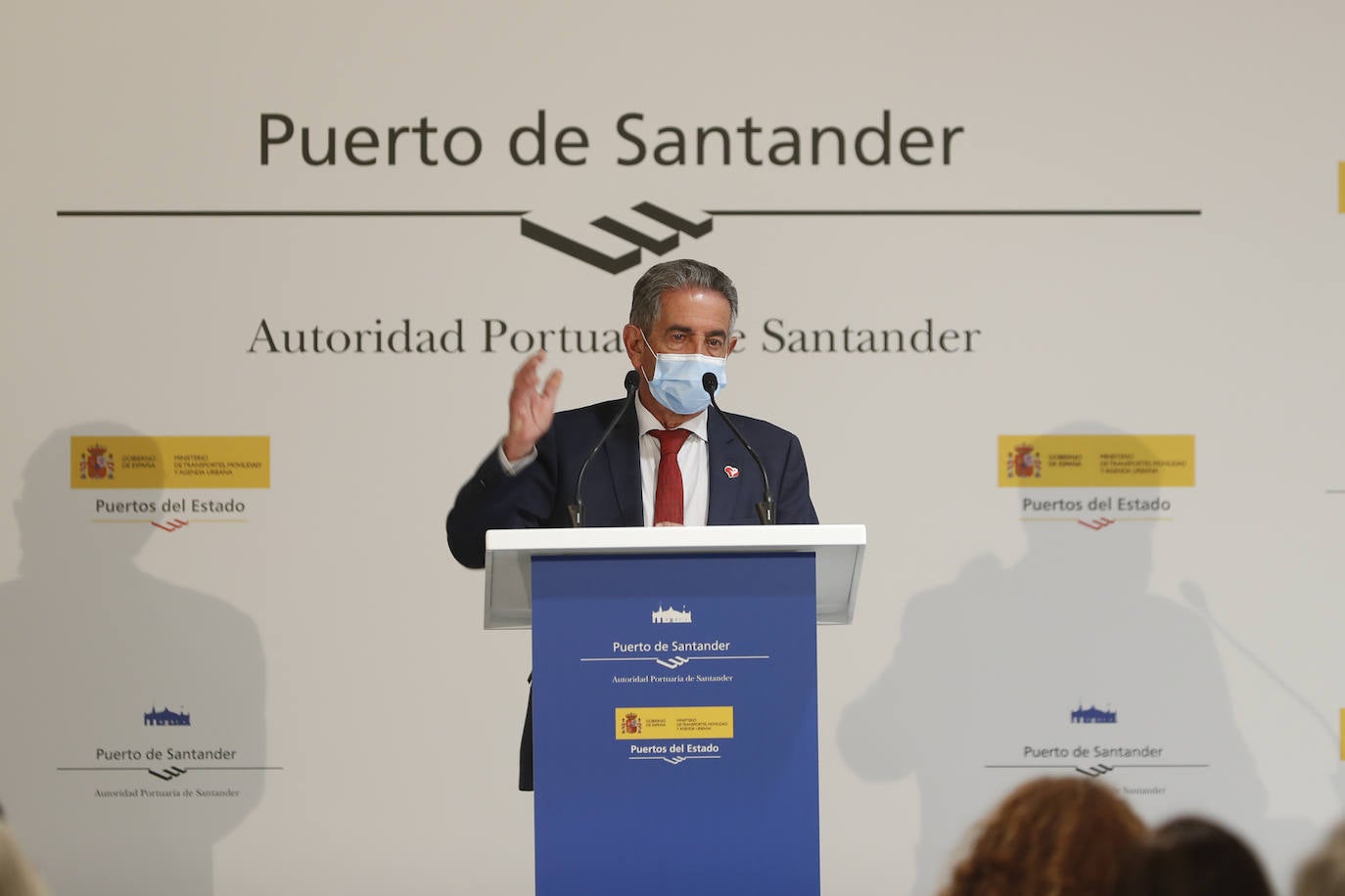 l nuevo presidente de la Autoridad Portuaria de Santander (APS), Francisco Martín, ha asegurado este viernes, en la toma de posesión de su cargo, que Cantabria también tendrá un «superpuerto», como las comunidades vecinas de País Vasco y Asturias, cuando pueda «abrazarse» al polígono logístico previsto en el Llano de La Pasiega