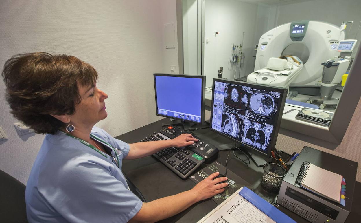 Escáner en la unidad de Radiología de Valdecilla.