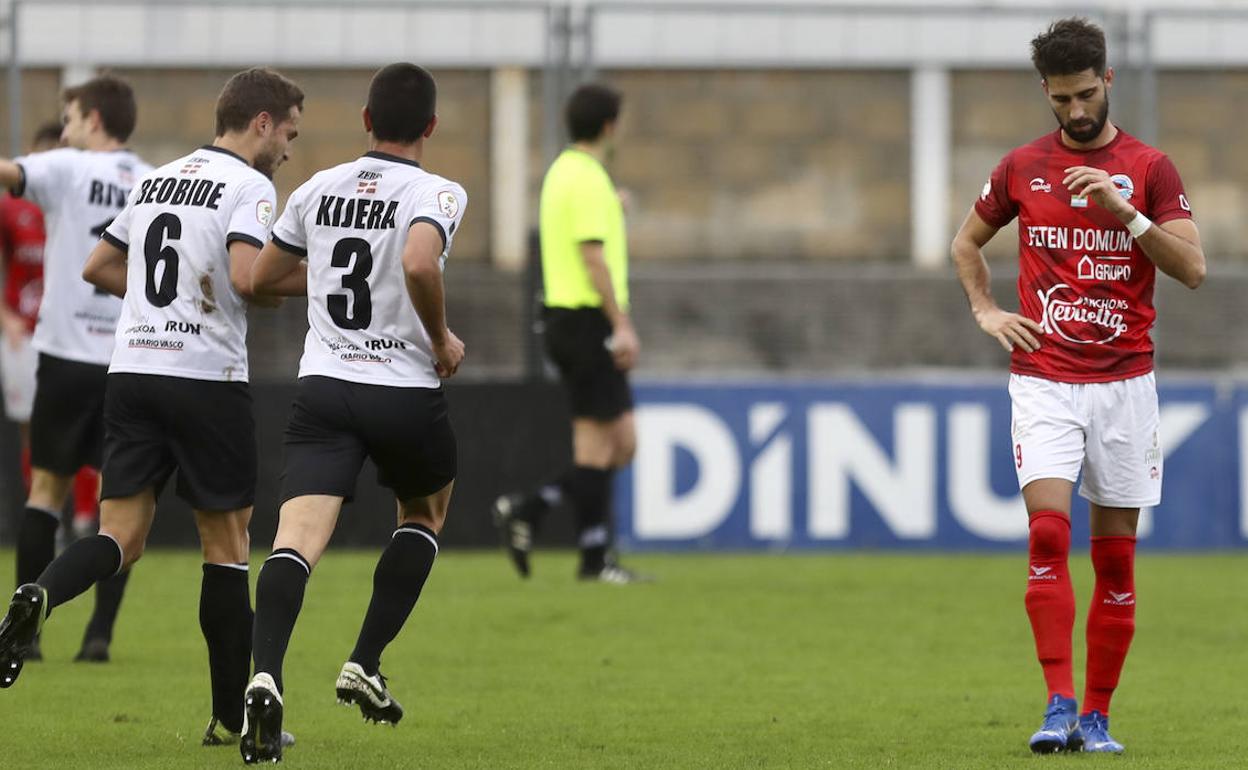 El Laredo cayó goleado en su visita a Irún.