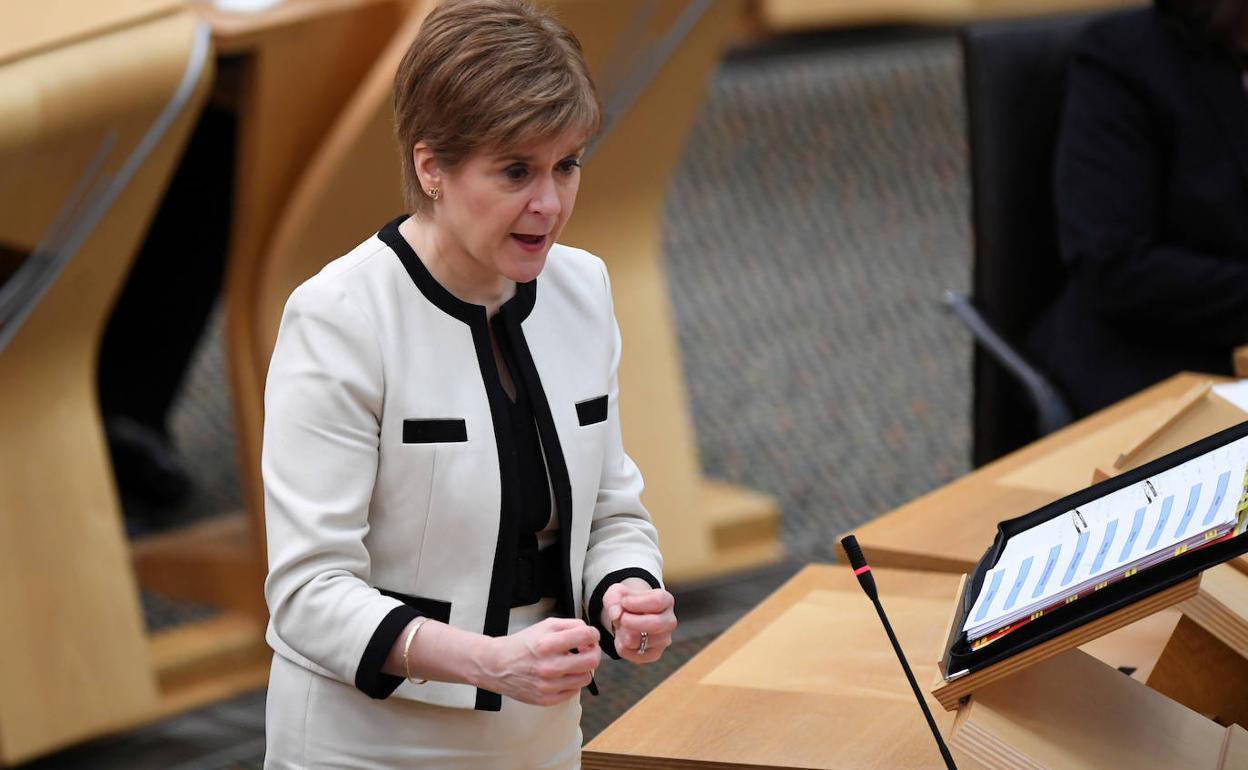 Nicola Sturgeon, primera ministra de Escocia, en el Parlamento de Edimburgo.