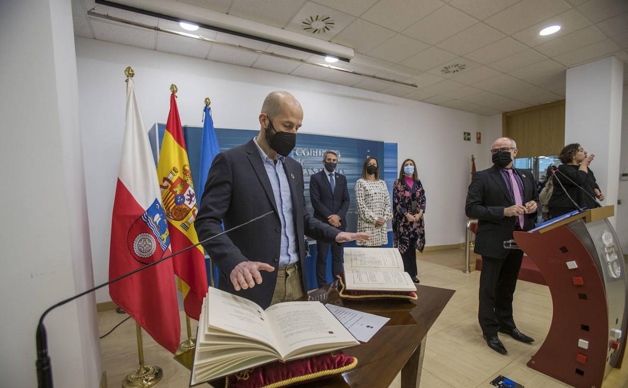 Toma de posesión de Reinhard Wallmann, director de Salud Pública de Cantabria