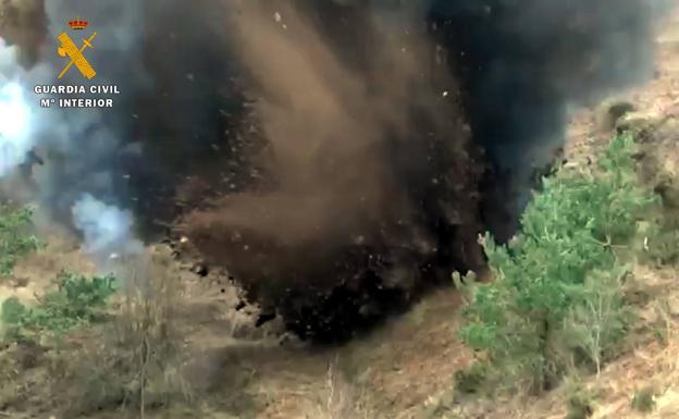 Voladura de una bomba de la Guerra Civil en San Pedro del Romeral