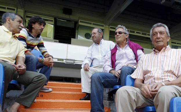 Cántabros en el Real Madrid. Aguilar, Amavisca, Gento, Santillana y Pachín. 