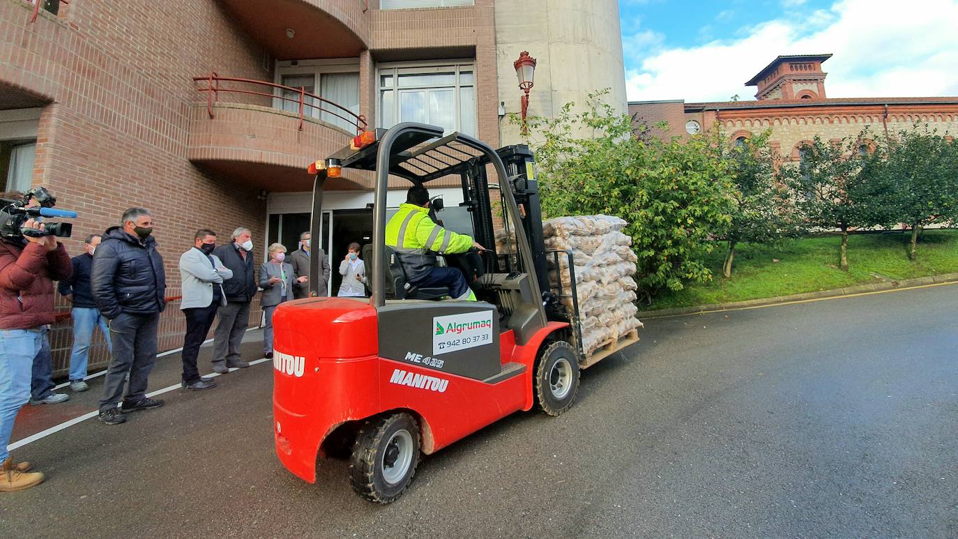 Los agricultores de Valderredible donan 5.000 kilos de patatas a la Fundación Asilo