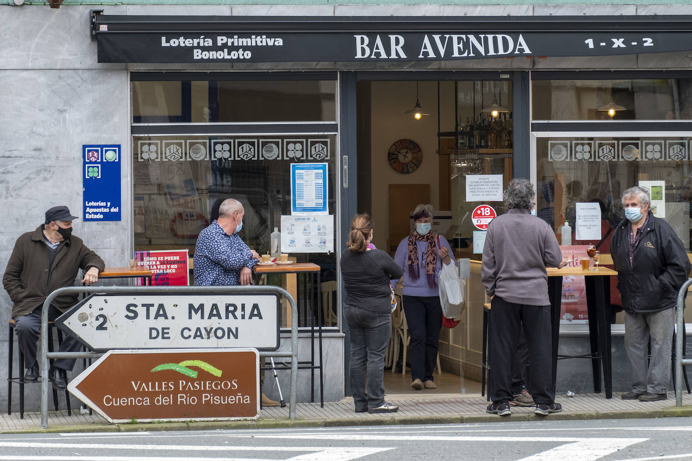 La hostelería de Santa María de Cayón ha vuelto a recibir a sus clientes.