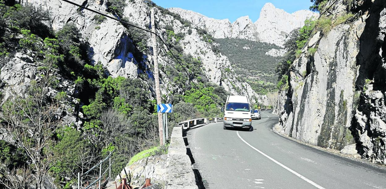 Tramo de la N-621 entre el puente de Lebeña y el final del Desfiladero en la zona de Castro Cillorigo.