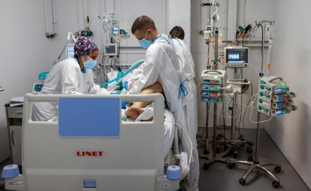 Sanidad y las sociedades médicas se preparan para tratar la covid persistente