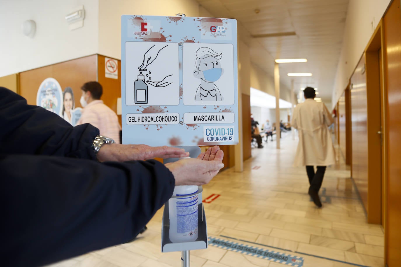 54 pacientes recibieron la primera dosis del inyectable en el ambulatorio de la Avenida de los Castros, en Santander. 