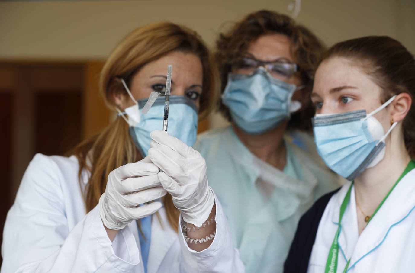 54 pacientes recibieron la primera dosis del inyectable en el ambulatorio de la Avenida de los Castros, en Santander. 