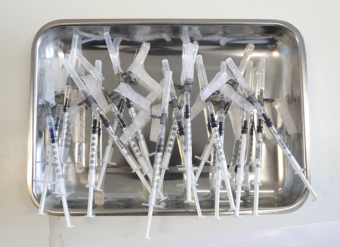 54 pacientes recibieron la primera dosis del inyectable en el ambulatorio de la Avenida de los Castros, en Santander. 