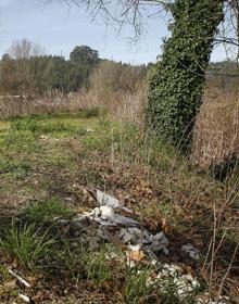 Imagen secundaria 2 - Vecinos de Barreda critican el estado de «abandono» del barrio La Tejera