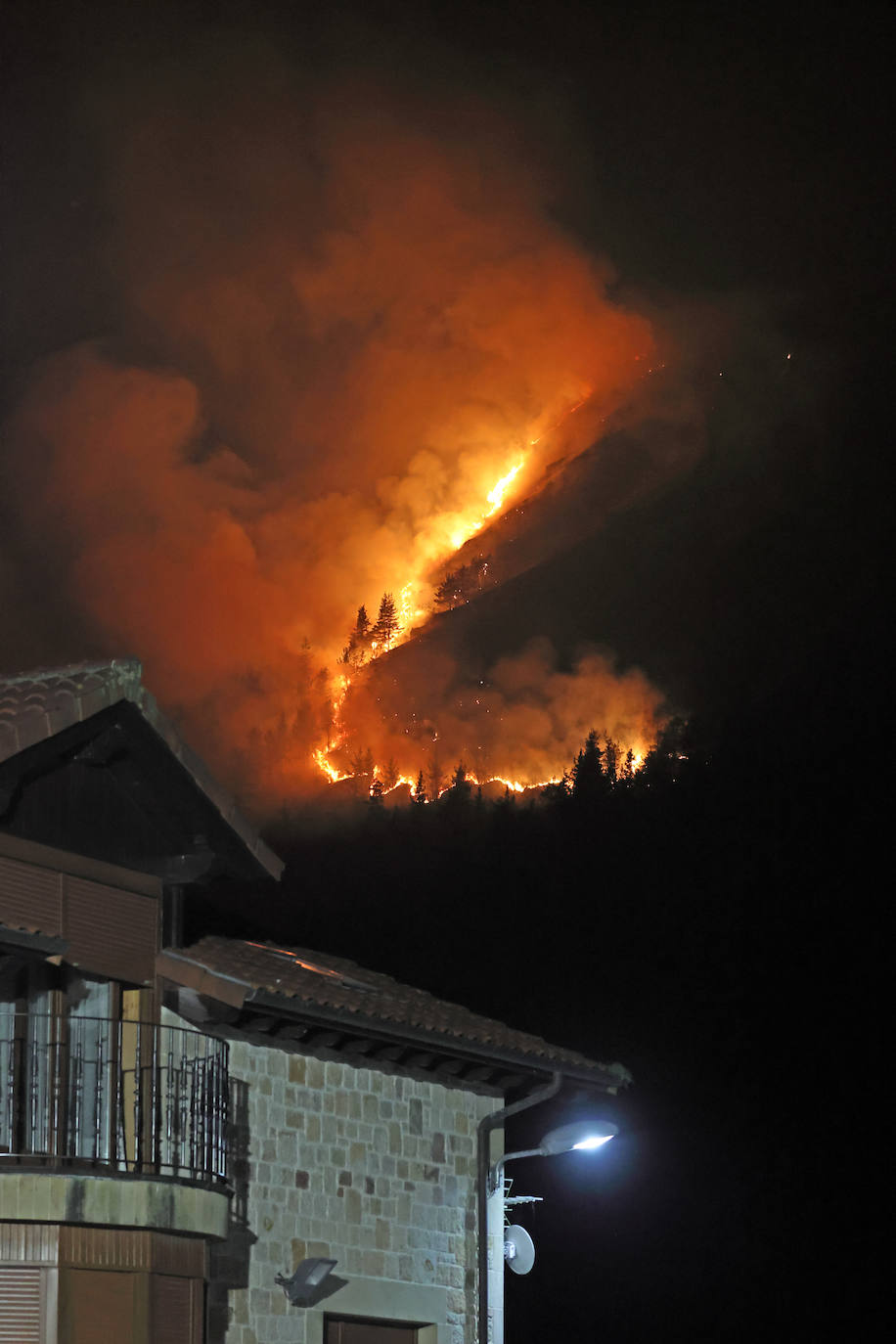 Fotos: Cantabria tiene una treintena de incendios activos