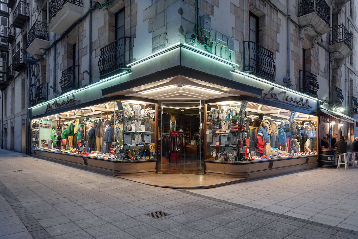 Comercio La Novedad, en pleno centro de Santander.