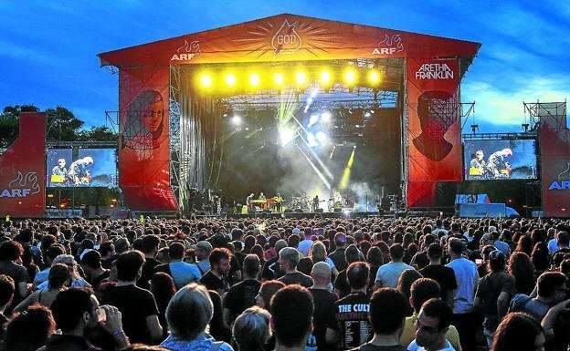 Espectadores en el concierto de Wilco en el Azkena Rock (Vitoria) en el año 2019. 