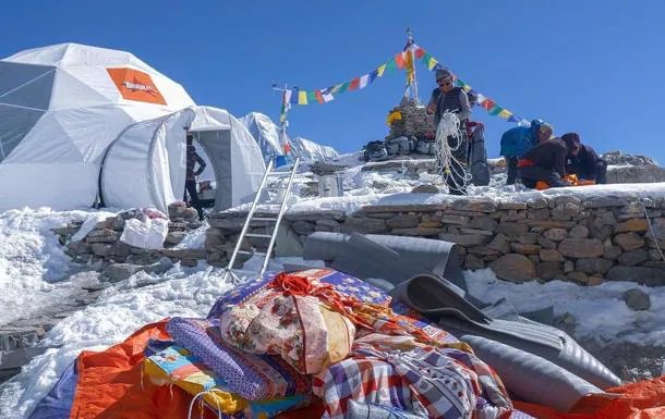 Alex Txikon se retira definitivamente del Manaslu y vuelve a casa