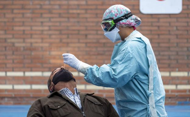 Bajan otra vez la incidencia y la presión hospitalaria, con lo que se acelera la caída de la tercera ola