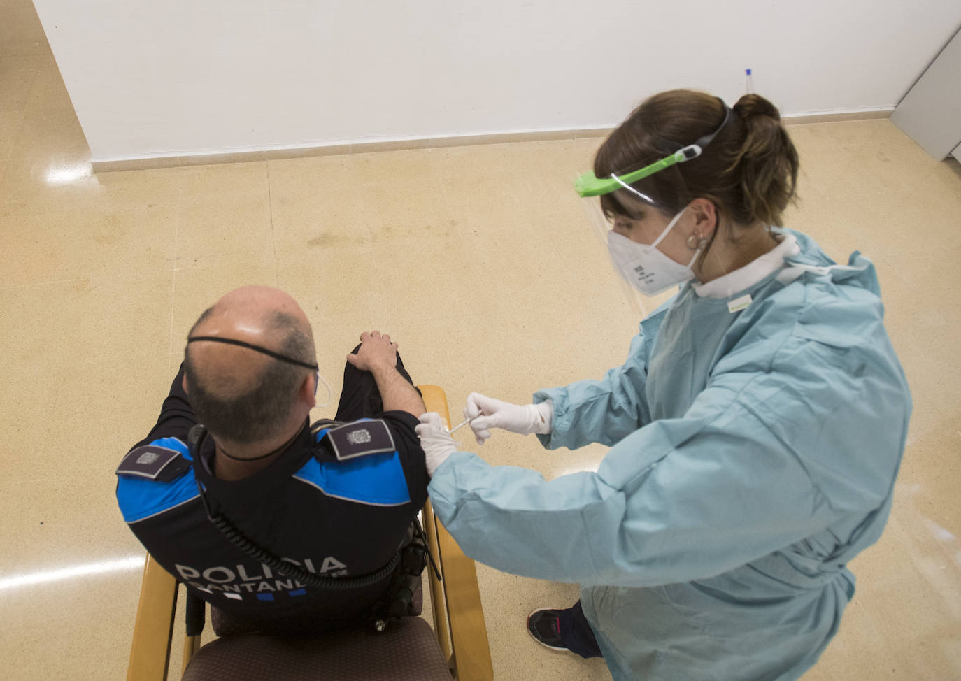 Los policías de Santander han recibido ya la primera dosis de la vacuna de AstraZeneca.