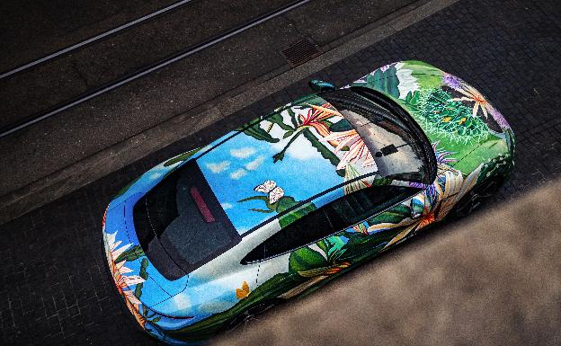 Subastan el Porsche Taycan Artcar, una pieza única del artista Richard Phillips