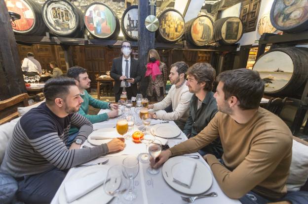 Primer sábado tras la apertura de la hostelería: «Es un momento esperanzador»