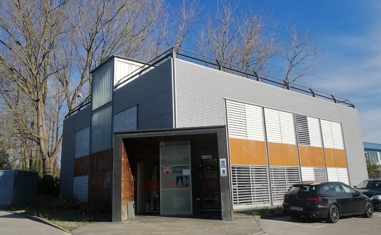 Una de las áreas de trabajo de la Agencia de Desarrollo Local (ADL) de El Astillero se centra en establecer convenios con las empresas para el fomento del empleo local. 