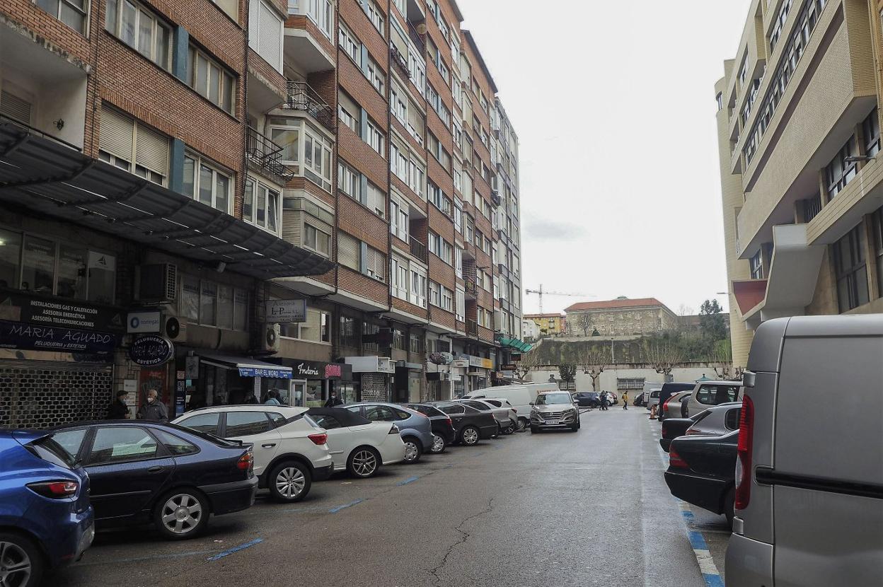 El bloque cuatro de la calle Nicolás Salmerón, en Santander, que el pasado mes de julio permaneció confinado por un brote de covid. 