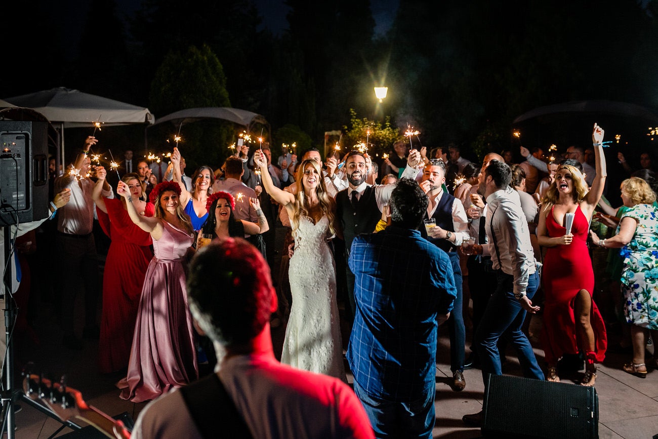 Momentos de alegría en una boda.