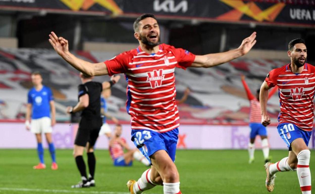 Jorge Molina celebra su gol al Molde.