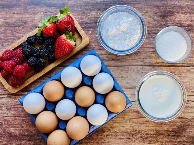 Ingredientes para las nubes de huevo dulces.