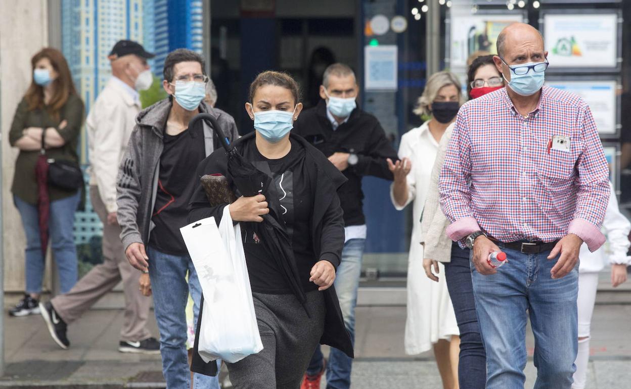 Muere una mujer de 51 años por coronavirus en una jornada en la que las cifras descienden otra vez