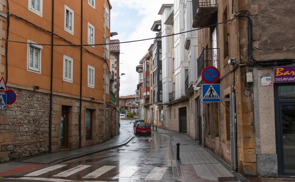 Vista de la calle Quintanal, una de las más afectadas por las obras de saneamiento y abastecimiento ejecutadas entre 2014 y 2015.