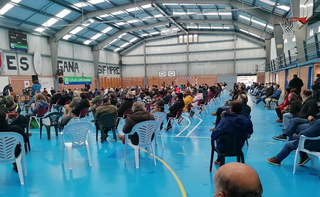 Un momento de la asamblea en Selaya. 