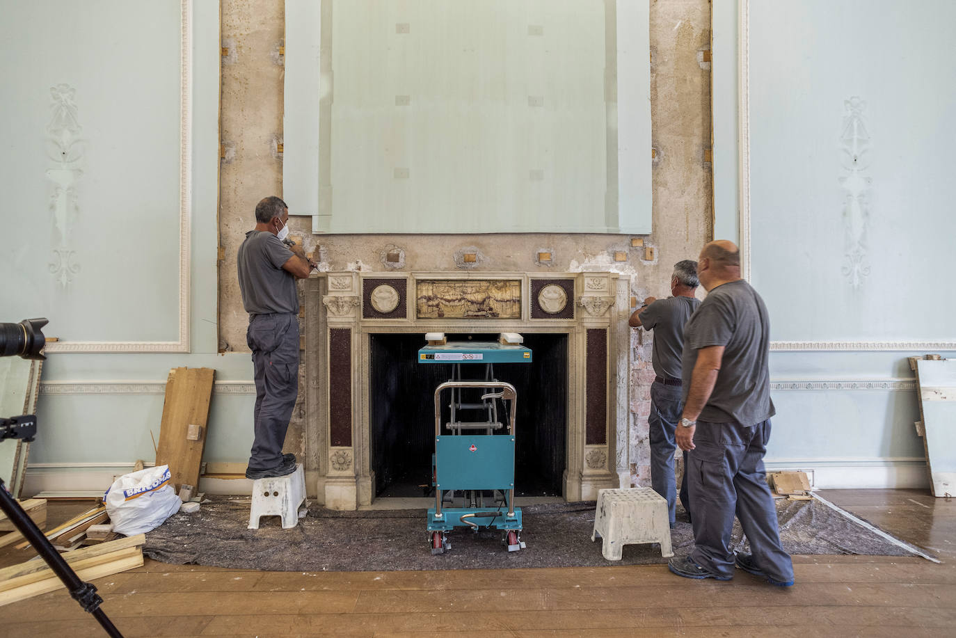 Fotos: Desmontando el histórico inmueble del Banco Santander en el Paseo de Pereda