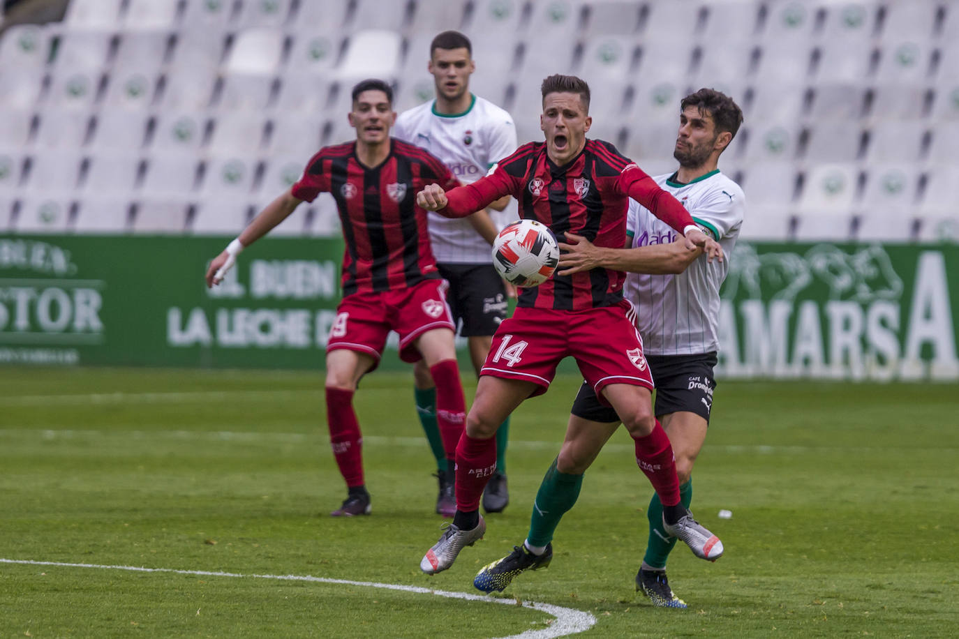 El Racing empata a cero ante el Arenas y dice adiós al ascenso a Segunda