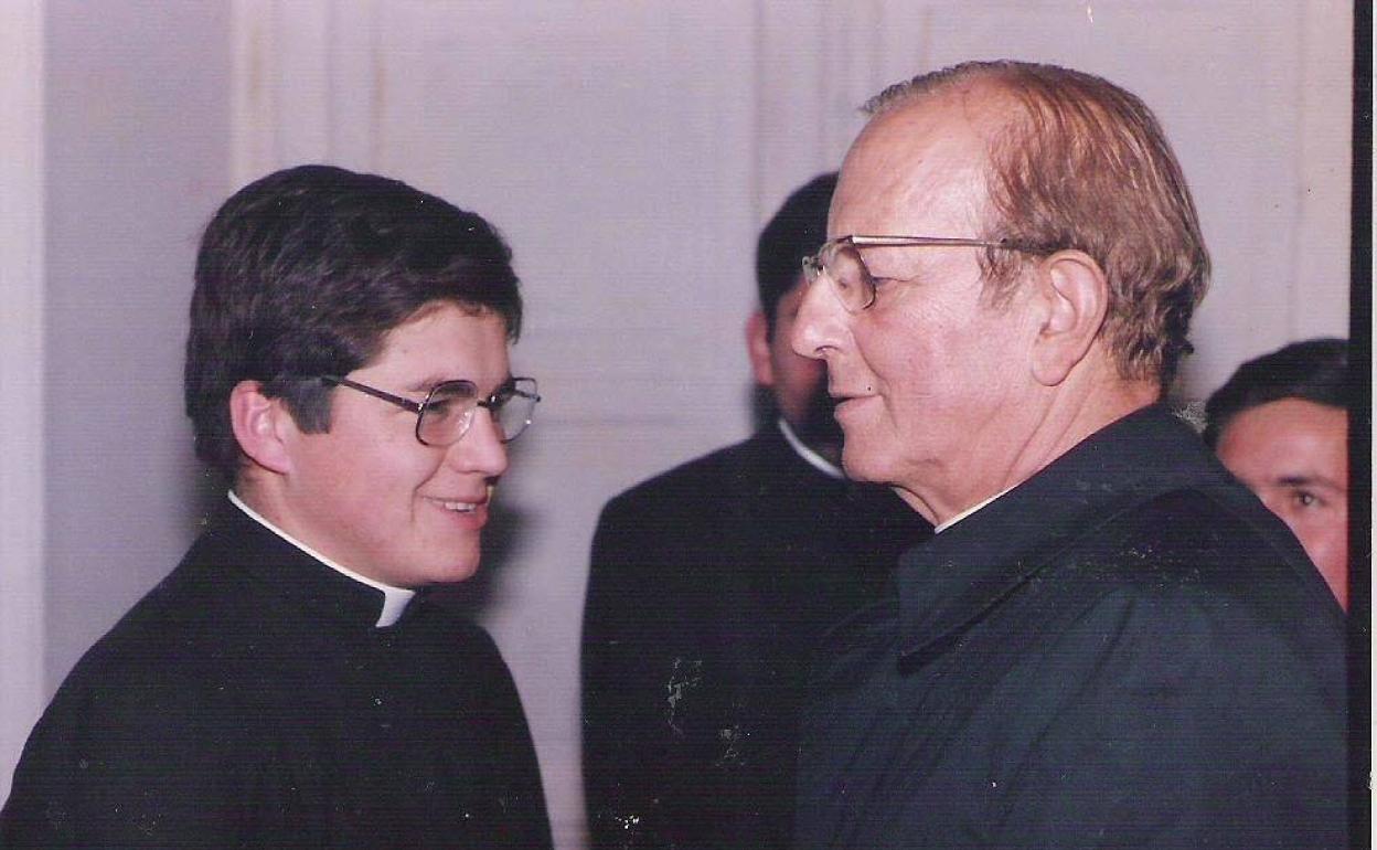 Un joven Patricio Cerda con Marcial Maciel, en Chile, en 1985