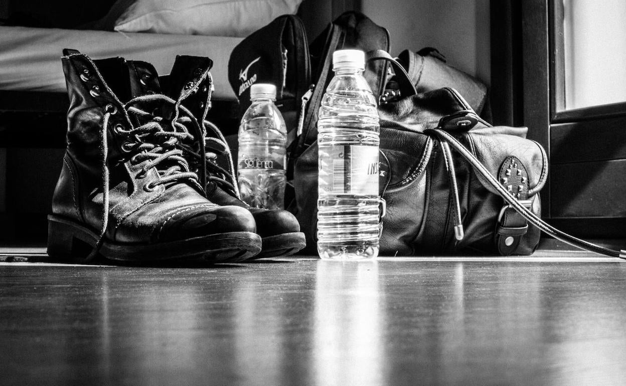 Metáforas gráficas y juegos visuales caracterizan las imágenes que componen el libro colectivo