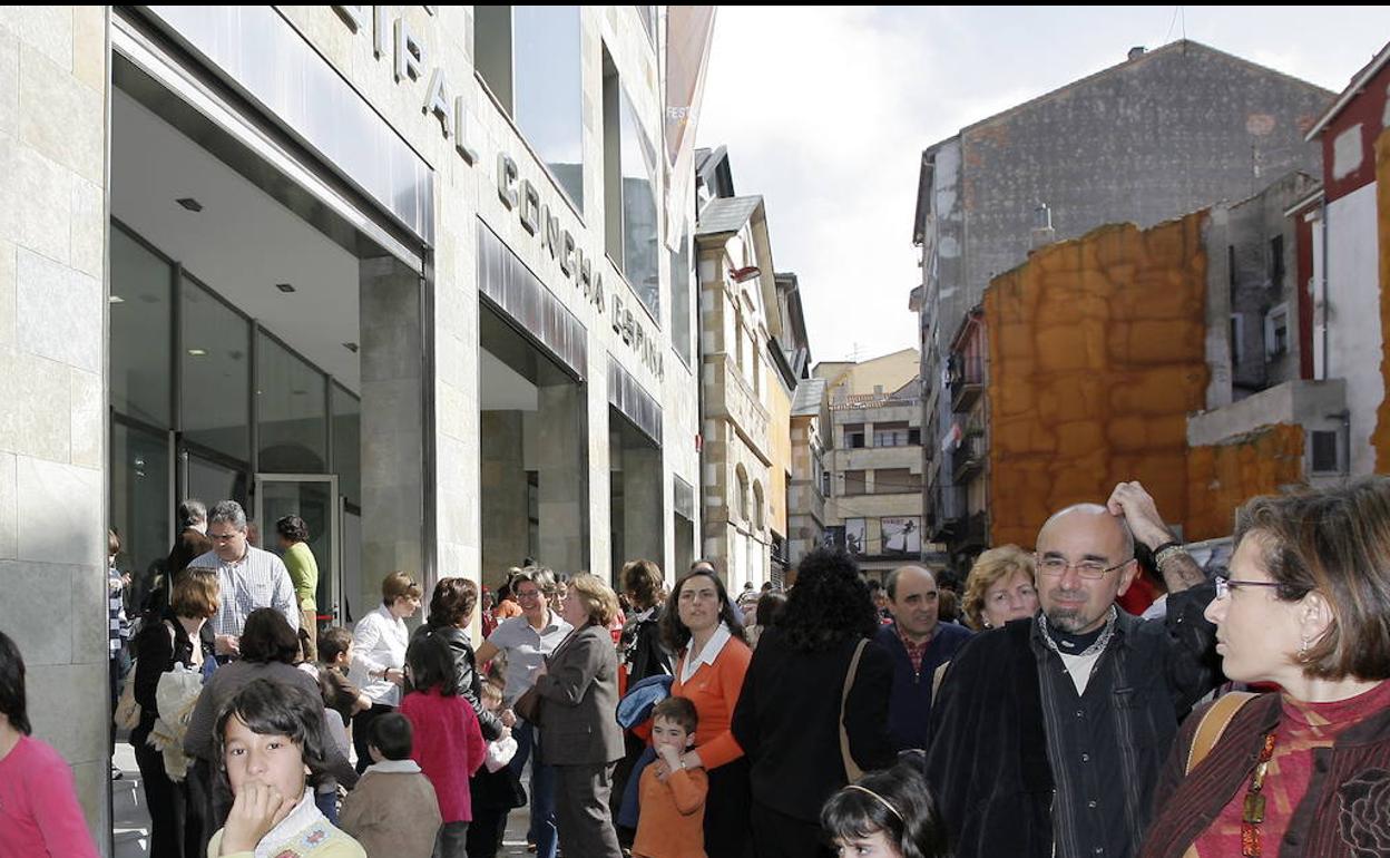 Imagen antigua de un día de teatro en el Concha Espina. La fachada del edificio de la derecha es sobre la que se proyectará el jardín vertical.