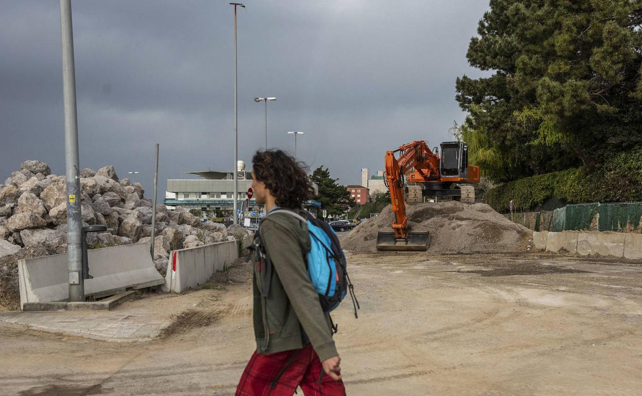 Las intervenciones para retirar el material acumulado del segundo espigón comenzaron este lunes y terminarán en un máximo de cinco días